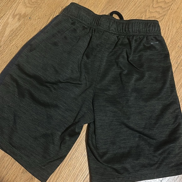 Small green Alive qwick-dry shorts - Picture 5 of 5